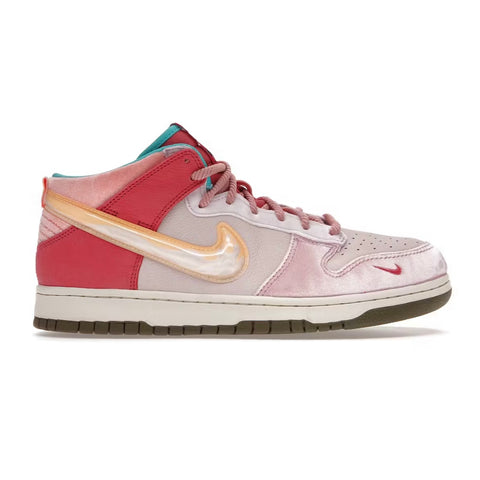 Strawberry Milk Dunk Mid