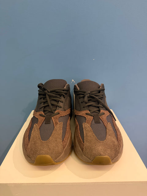 Mauve Yeezy 700