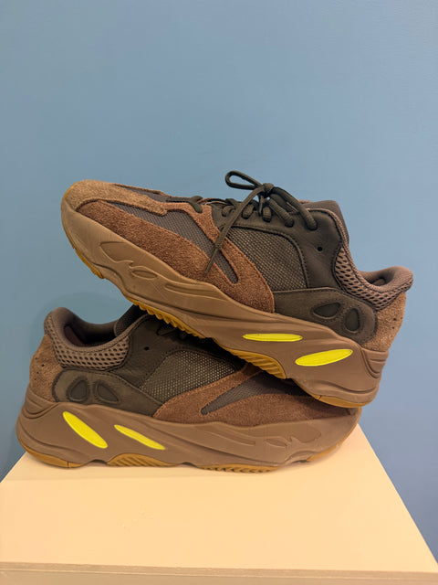 Mauve Yeezy 700