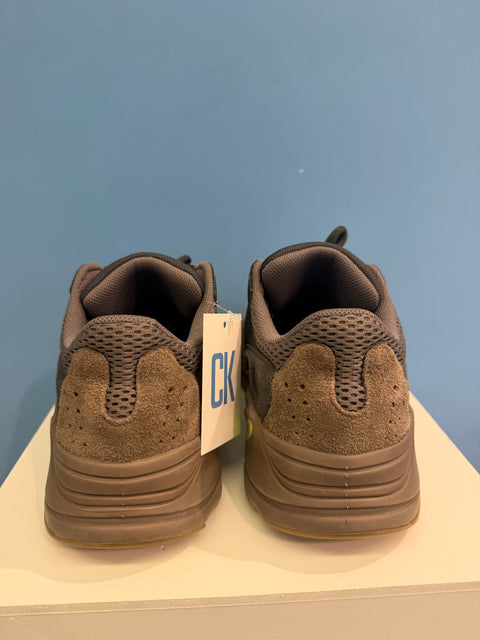 Mauve Yeezy 700