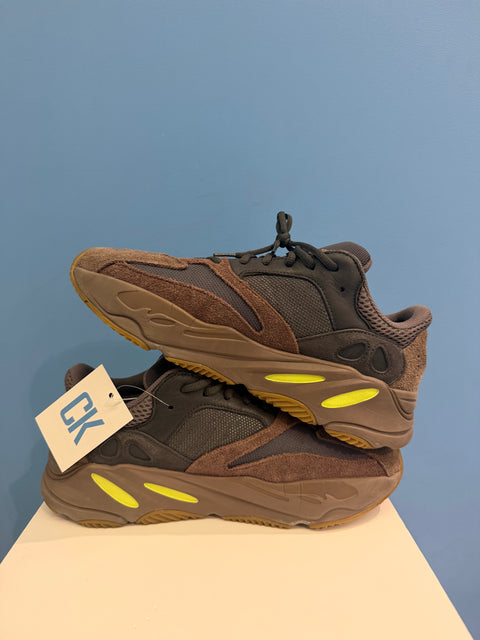 Mauve Yeezy 700